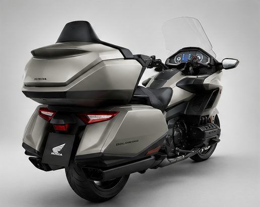 Honda Goldwing grise d'Easy One Two Wheels : Trois-quarts arrière